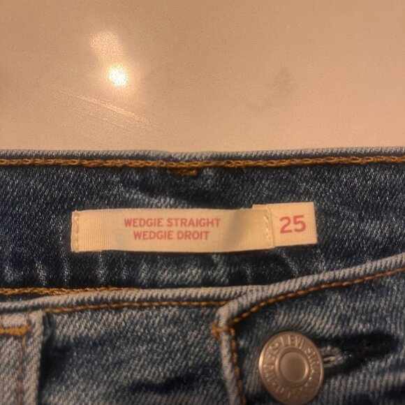 Levi's Wedgie Straight Fit Jeans - Picture 2 of 4